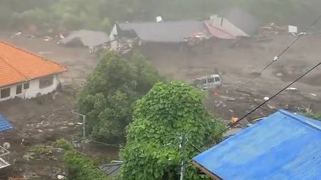 Up to 20 missing after powerful landslide ploughs through houses due to heavy rain in Japan (VIDEO)