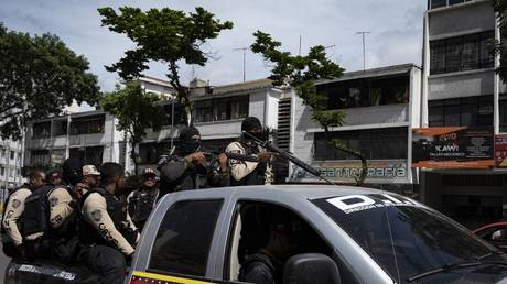 VIDEO: 3 reported dead in Caracas gun battles as Venezuelan police fight gangs seeking to expand territory