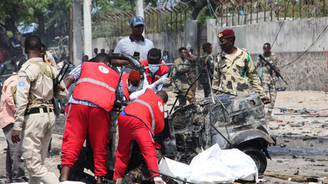 At least 8 killed in police convoy bombing in Mogadishu, Somalia – media