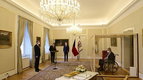 Czech president appoints PM from inside big glass box